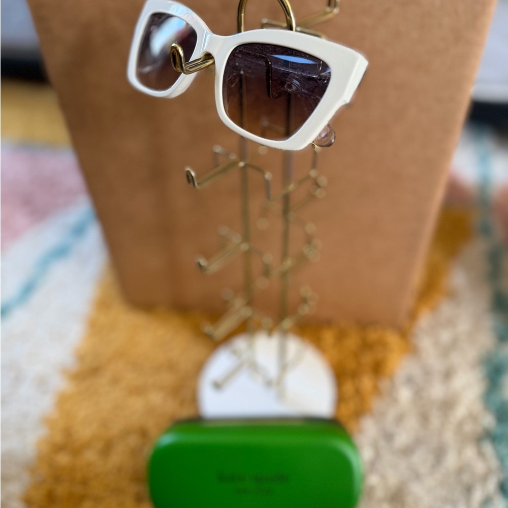 Authentic New Kate Spade New York Cat Eye Sunglasses Cream Frame Spade Detail - Picture 2 of 9